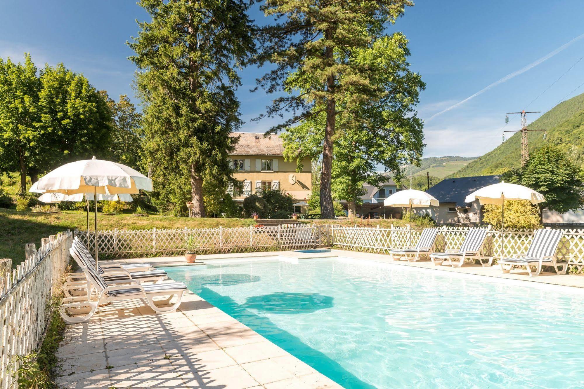 Hotel Du Val D'Aure Cadéac エクステリア 写真